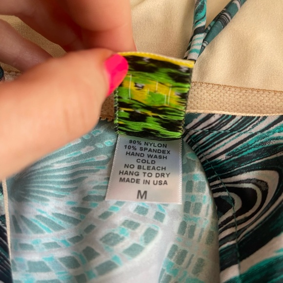 Kortni Jeane Medium swing swim top - Picture 2 of 3